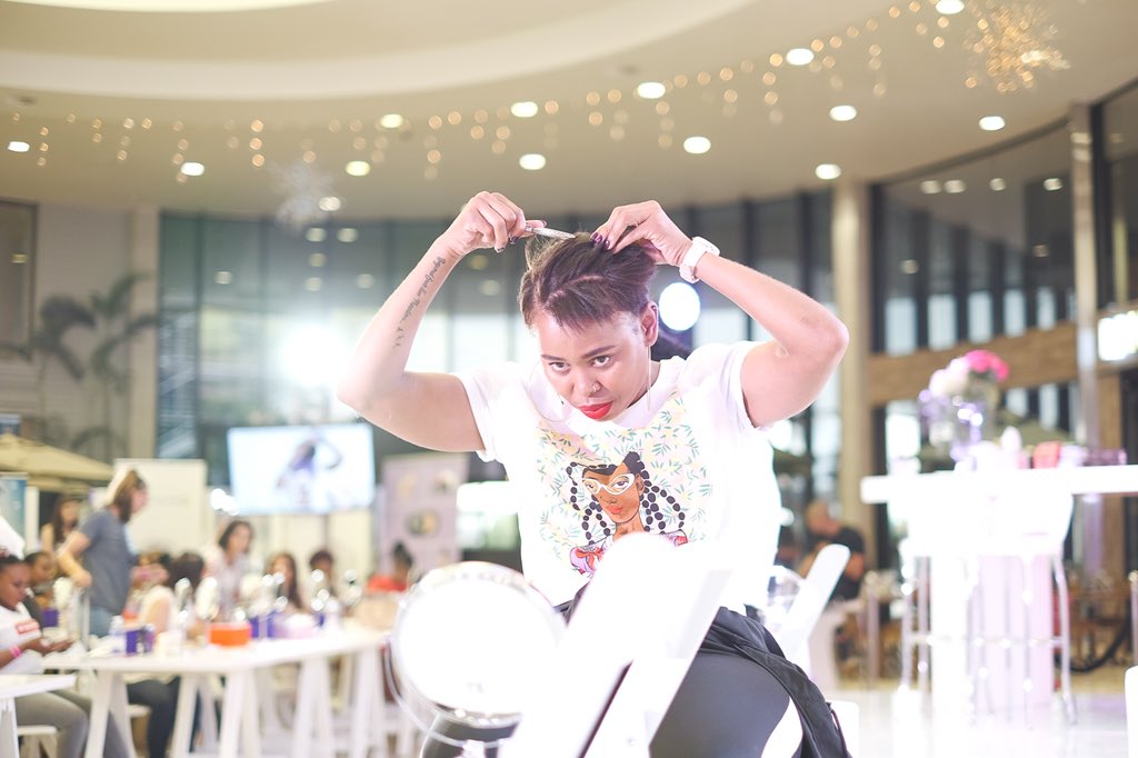 AffiliateCartek's tweet photo. Natural hairstylist @urban_mimz answering all our pressing hair questions and giving us a master hair demo ππ½ββοΈπ«π― #COSMOBeautyMasterclass brought to you by @clicks_sa @TheMallOfAfrica https://t.co/fO8ts8dzMW