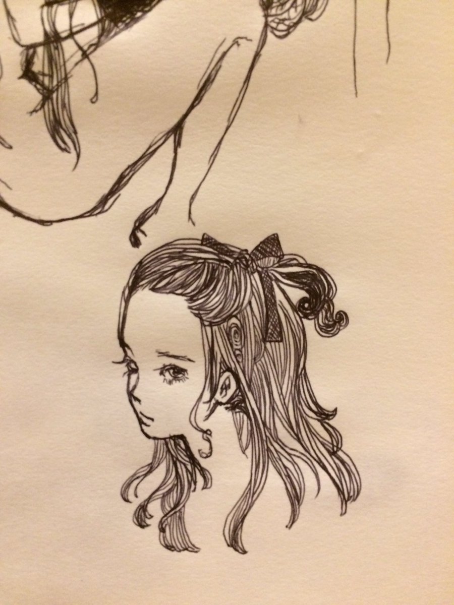 また過去のものを。
休日は娘がいるので絵が進まないです('・ω・`)
でも家族との時間も大事にしたいので、いいのです。ゆっくり時間をかけて納得のいく絵本を作りましょう(・ω・)!
童話だったり、首吊りだったり、裸だったり。病んでるなー('・ω・`)笑
お尻は大きい方が好みです 