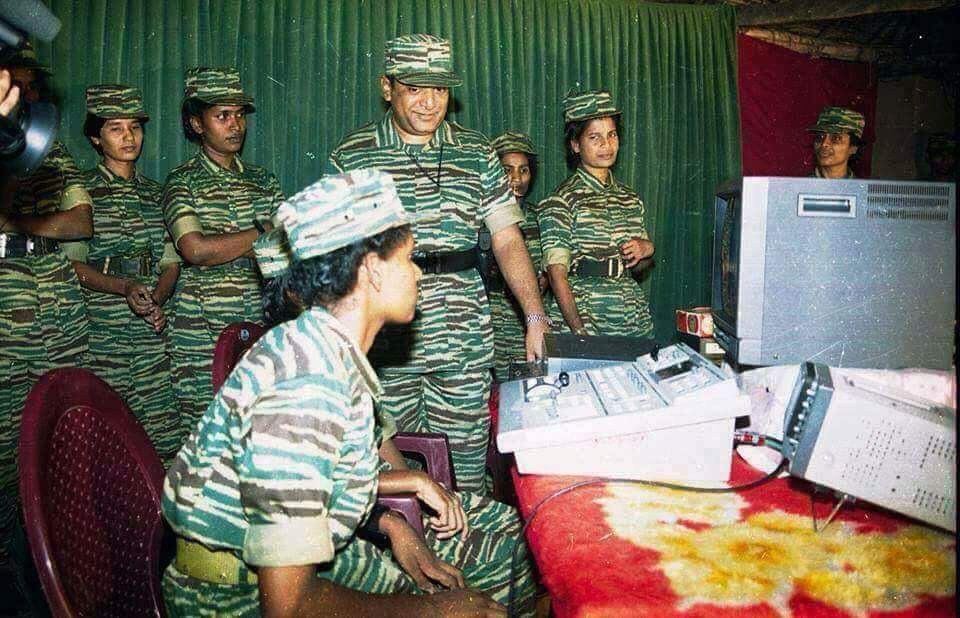 Ds2fZqCV4AQabco.jpg:large