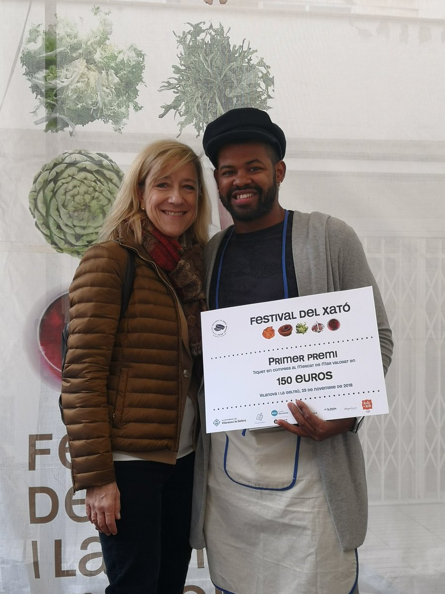 neuslloveras's tweet photo. Gran festa de la gastronomia autòctona, avui al Festival del Xató i Festa dels Mercats de #VNG. Treball conjunt de paradistes, comerços, productors i elaboradors, per promocionar els productes i el turisme del territori https://t.co/ce3zoHVmuG