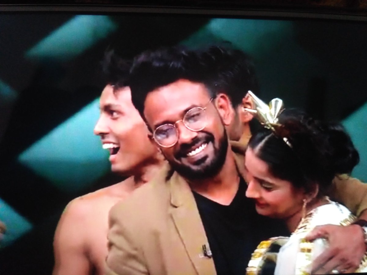 MaulikP26847593's tweet photo. @remodsouza @dthevirus31 @punitjpathak @MohanShakti @TheRaghav_Juyal @mishrasugandha @StarPlus @hotstartweets #DancePlus4
Congratulations #VartikaJha
Vartika Jha is in top 8...๐๐ป
#teamDharmesh "D IS BACK" https://t.co/BxgItoOkpo