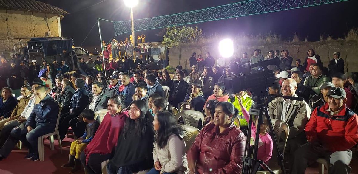 VinicioColomaR's tweet photo. La  comunidad de #Shacundo en la Parroquia #SanSimón Cantón #Guaranda, recibió la noche de ayer una funcional Cancha Deportiva construída con el apoyo de sus habitantes y la Junta Parroquial. Seguimos fomentando el deporte. #PrefecturaDeBolívarCumple https://t.co/7qmDDdYF2g