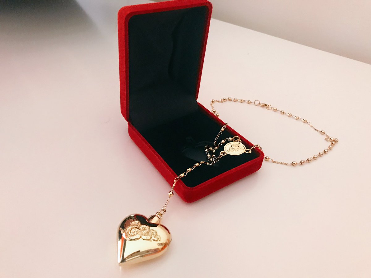 lanadelreymags's tweet photo. Black Friday Special ‼️ 
#OnSale My New #LanaDelRey Gold Stash Necklace With Exclusive Gift Red Box!
◾️ DM or e-mail me for prices! 
◾️ Shipping worldwide. https://t.co/P6LgF9sRjI