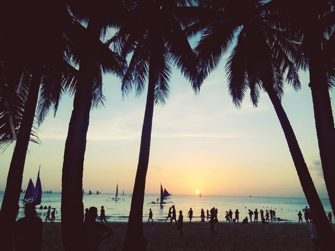 elainedunkcan's tweet photo. Meet me where the sky touches the sea ๐
๐ Boracay Island
#paraw #sunset https://t.co/NXNk8yutVN