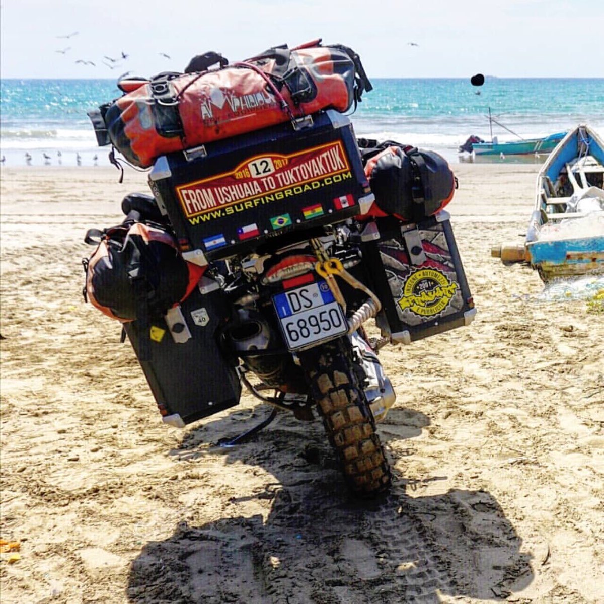 AnlasOfficial's tweet photo. Gittiğin en güzel yol hangisi? 

@surfingroad_adv_rider
#BenimYolum #Anlas #CapraX #Adventure #Motorcycle #Travel #Rider #Ride #Enduro https://t.co/JeutKs18N3