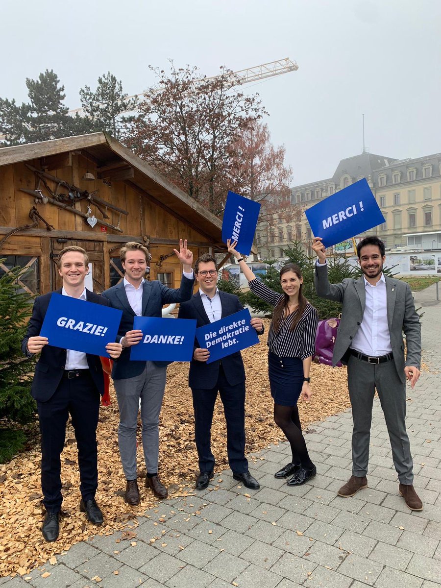 PLR_Suisse's tweet photo. @PLR_Suisse est extrêmement satisfait des résultats d'aujourd'hui. Nous tenons à remercier nos alliés @isolementnon et @surveillanceOUI pour ces deux magnifiques campagnes. Nous avons su prendre le taureau par les cornes !
#chvote #SBINon #surveillanceOui https://t.co/0f42AzXRxF