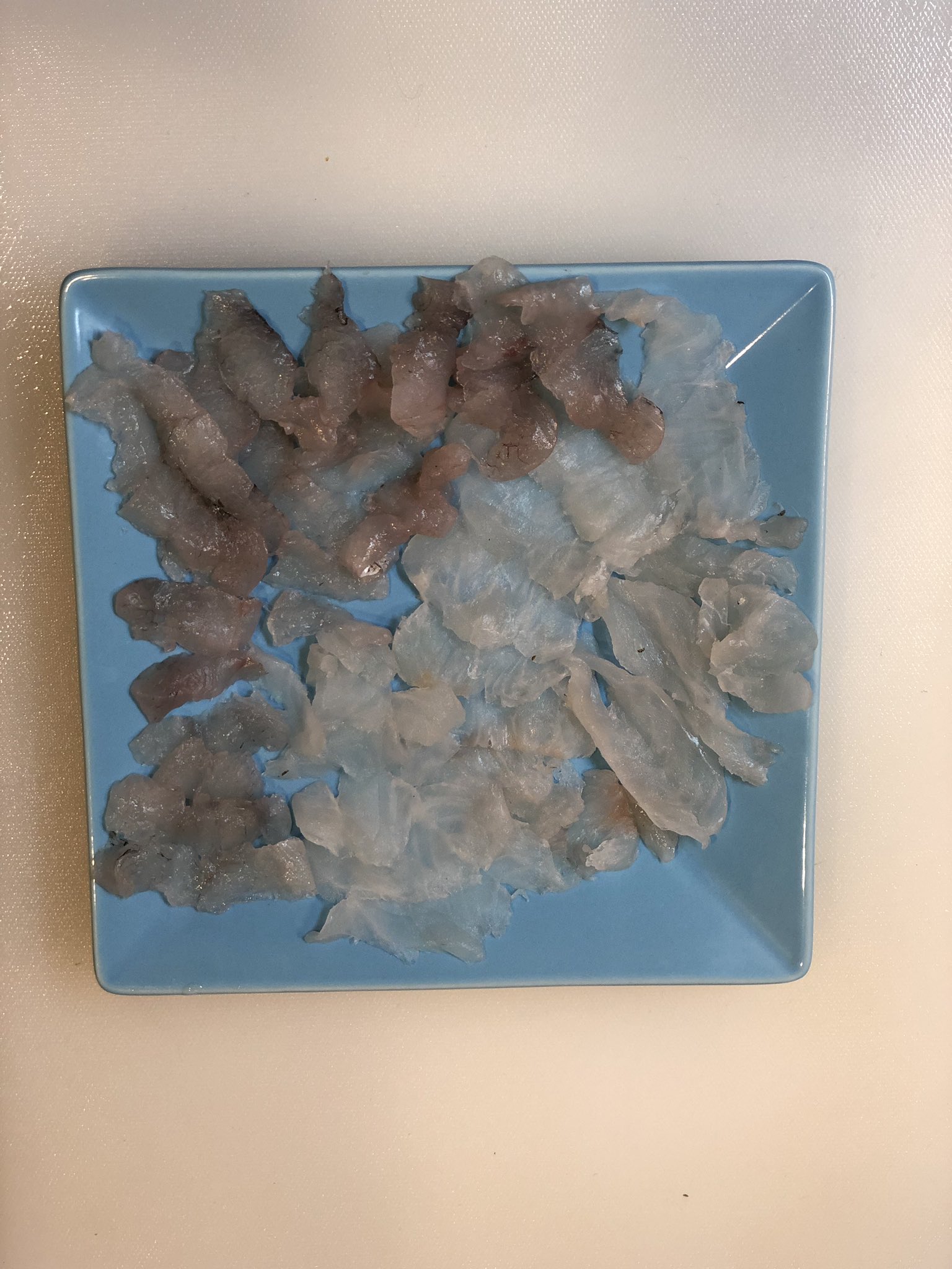 馨 ウミタナゴ 17 5cm 1匹 カサゴ 24 0cm 1匹 18cm 2匹 メバル 17cm 1匹 で 薄造りにしてみました はじめ 乄で血抜きが失敗してるかもで煮物と出汁取り予定でしたが 身を触った感じコリコリだったので半身を造りに 残りを煮付けと吸い物 料理 馨 ウミタナゴ 17 5cm 1匹 カサゴ 24 0cm 1匹 18cm 2匹 メバル 17cm 1匹 で 薄造りにしてみました はじめ 乄で血抜きが失敗してるかもで煮物と出汁取り予定でしたが 身を触った感じコリコリだったので半身を造りに 残りを煮付けと吸い物 料理