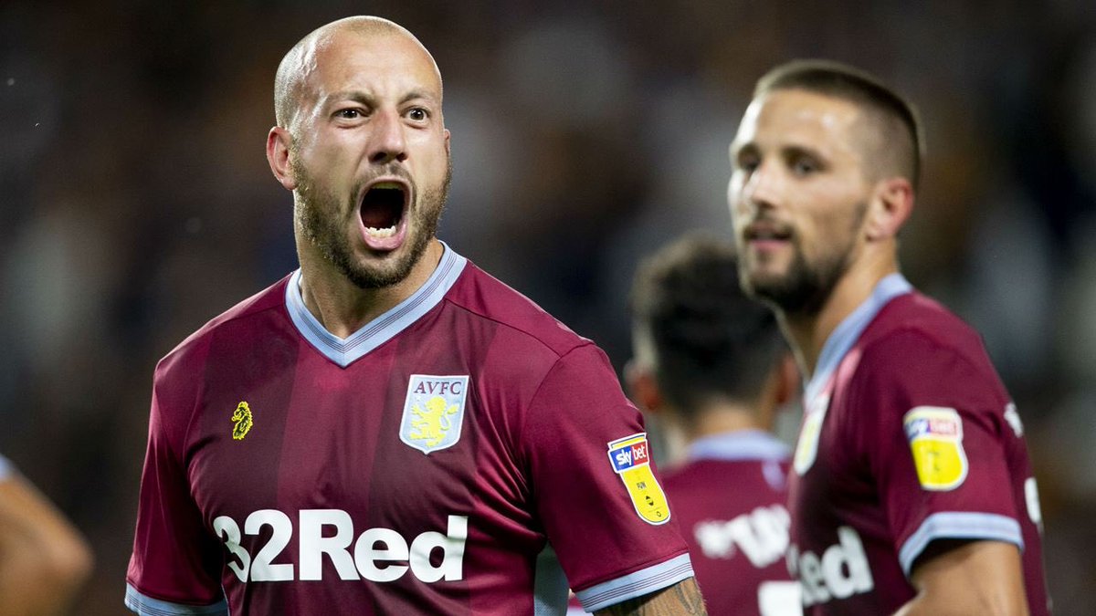 benhunt87's tweet photo. Scottish Cafu!! #AVFCvBCFC #scottishcafu @AVFCOfficial 💜💙 https://t.co/cycHzvCv6w
