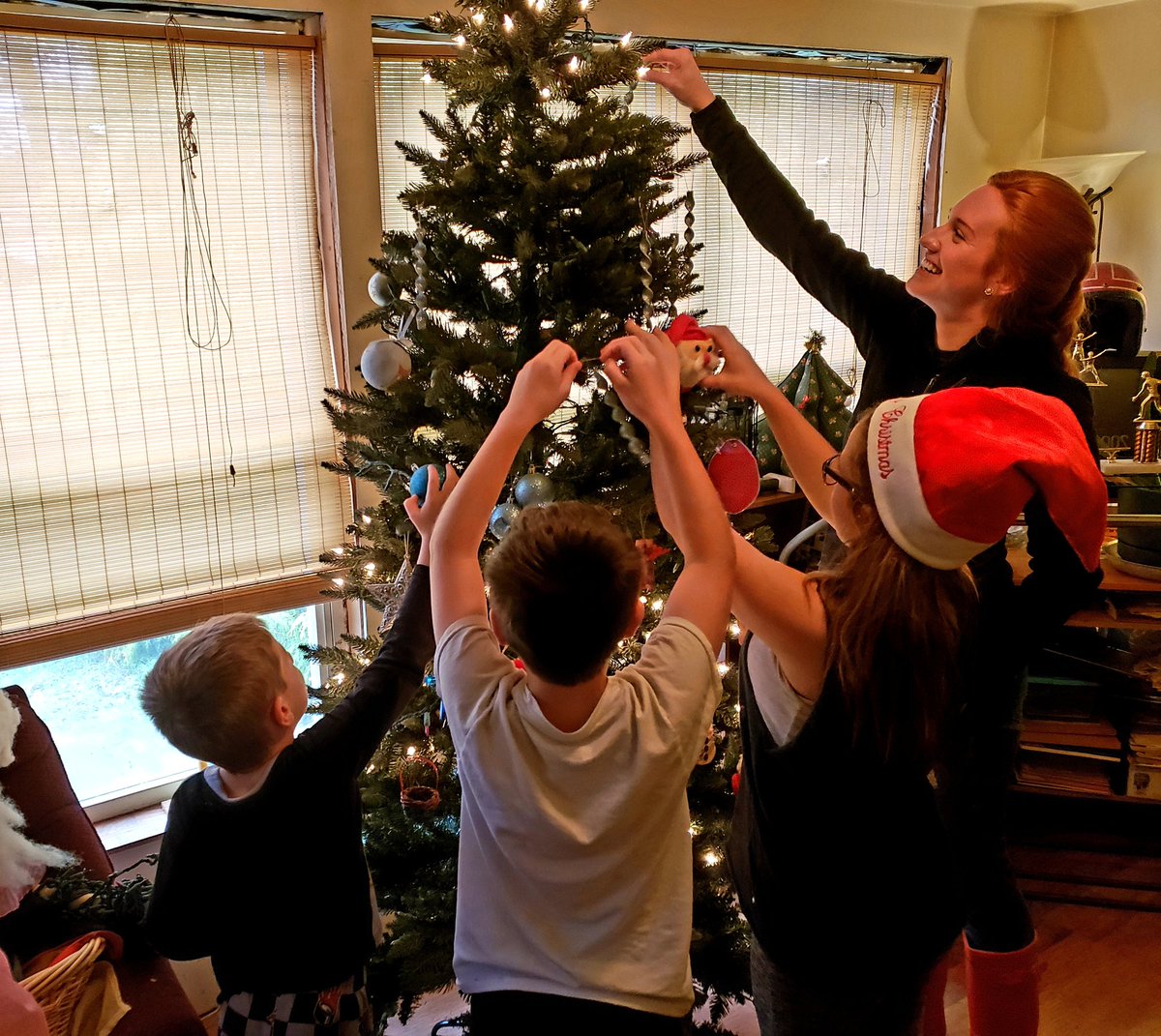 scrabattack's tweet photo. How sweet, my grandkids decorating the tree!!!! https://t.co/NM4OlHdimj