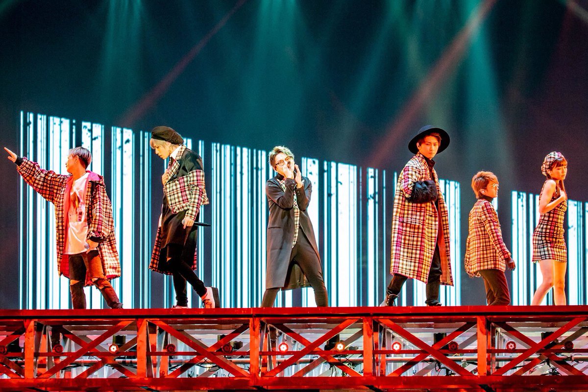 ちょんまり この衣装の時の日高くん 他メンよりも圧倒的にチェック柄要素が少なくて一人浮いてる感じになってたけど 逆にそれがとてもいい味出していたな この格好で歌うbelieve Own Wayに aのセンターは日高光啓以外誰もいなかったんだよね