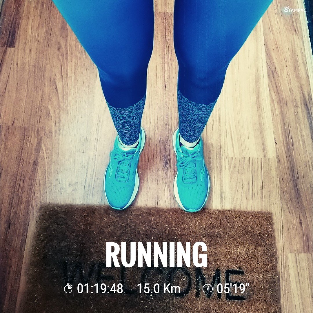 Claire_MCR's tweet photo. Woohoo!!!! 15km #SundayRunday PB 🎉🏃 all my new gear from my birthday haul so truly ready to hit winter training in full force...also foam roller was can of bud light...nice n cold too 🤦🏼‍♀️😂 #ukrunchat #runners #goals2018 #thisgirlcan #thisgirldid ❤️ https://t.co/tvD7RhwYry