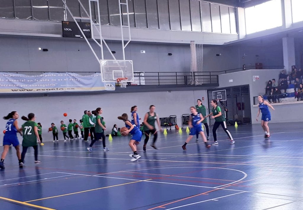 Cbmontilla's tweet photo. RESULTADOS| Espejo - Vidrimon Montilla (InfF) Amistoso.
Disfrutamos de un entretenido partido en la fiesta presentación de los equipos de @ClaritasIulia https://t.co/Vak3Otx9J7