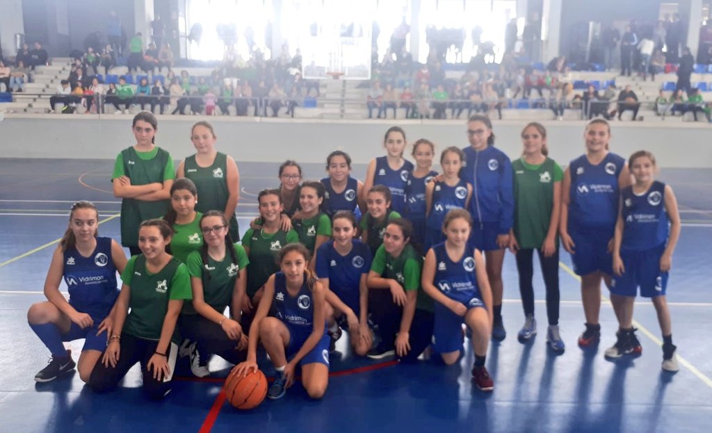 Cbmontilla's tweet photo. RESULTADOS| Espejo - Vidrimon Montilla (InfF) Amistoso.
Disfrutamos de un entretenido partido en la fiesta presentación de los equipos de @ClaritasIulia https://t.co/Vak3Otx9J7