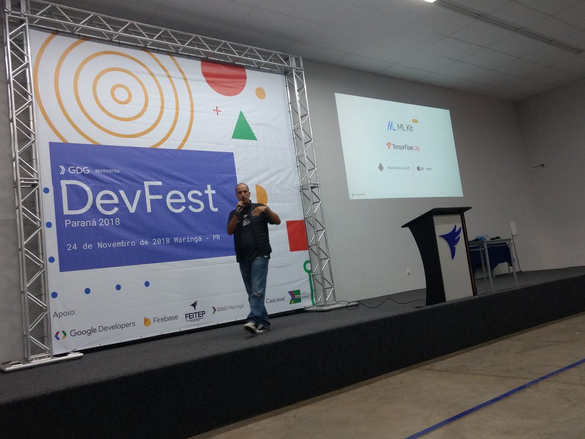 GDGBelem's tweet photo. #DevFest18 #DevFestPR18 @Firebase @Google @gdg @ale_borba Excelente apresentação! 😀👍 https://t.co/OG0bp7x4sb