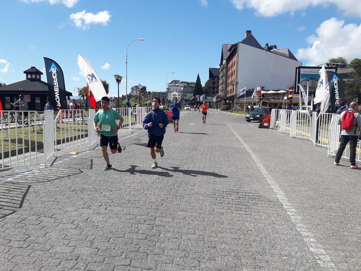 muniptovaras's tweet image. Con gran participacion de la comunidad de #PuertoVaras se desarrollo corrida contra la poliomielitis, actividad organizada por el Rotary Club Puerto Varas y Rotary Club del Lago.