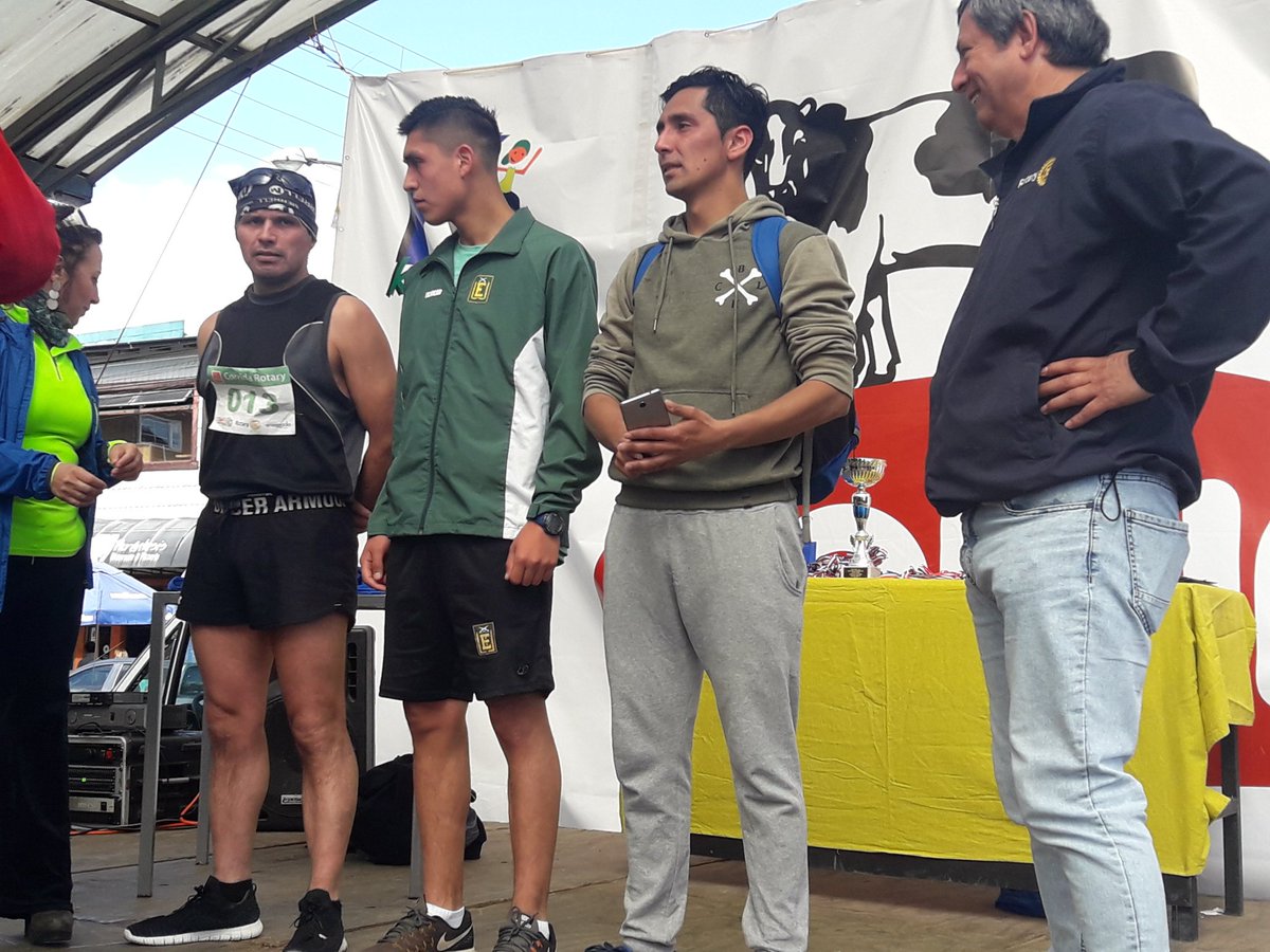 muniptovaras's tweet image. Con gran participacion de la comunidad de #PuertoVaras se desarrollo corrida contra la poliomielitis, actividad organizada por el Rotary Club Puerto Varas y Rotary Club del Lago.