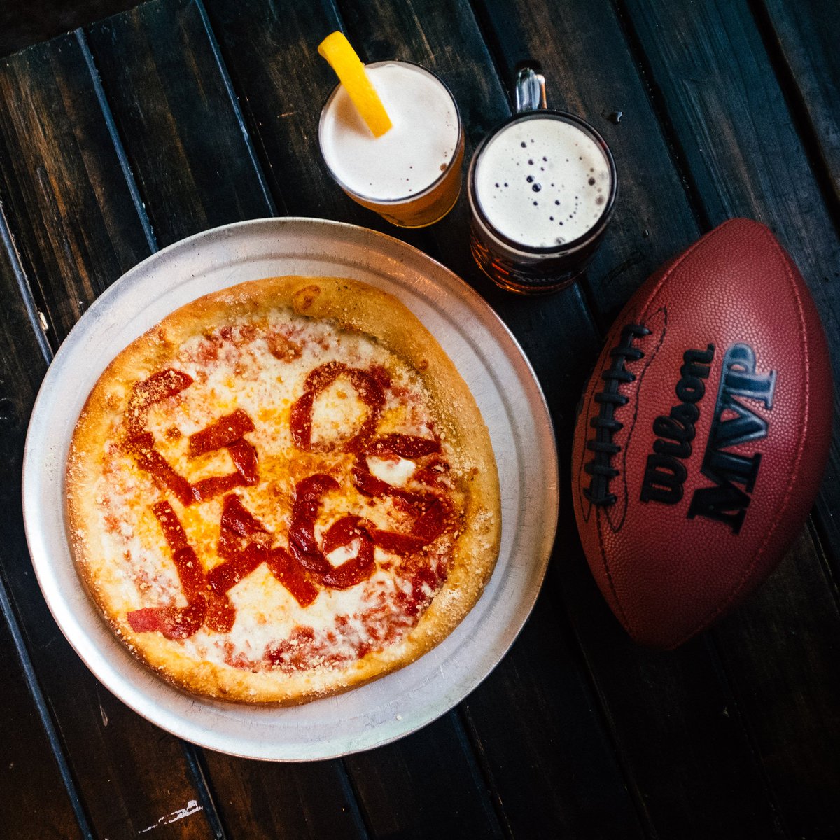 MellowJax's tweet photo. #Brunch and 'ball — @Jaguars football! We've got brunch #pies and #mimosas* until 2 p.m. 🍊🍾 🐆🏈 #DTWD #GOJAGS #DUUUVAL #NFL #MellowJax #MellowMushroom #GetMellow
*21+. Please drink responsibly. https://t.co/hxuXVXJBWs