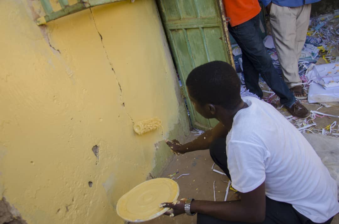 This is how we’ll build a #NewNigeria, all of us, grabbing a brush, doing our bit, together .
.
Vote @ANNigOfficial 
#VoteTheLion
#AllianceForNewNigeria #FelaDurotoye #Fela2019 #OpportunitiesForAll #Grassroots