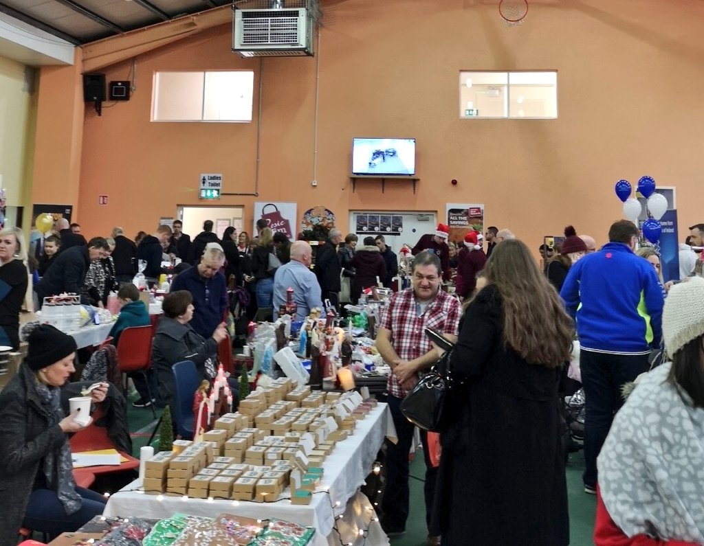 Day 2 of Kingscourt Craft Fair! Lots of food &amp; craft stalls to visit &amp; of course our <a href="/LEOcavan/">LEO Cavan</a> stand🙌 #localbusiness #kingscourt #cavan