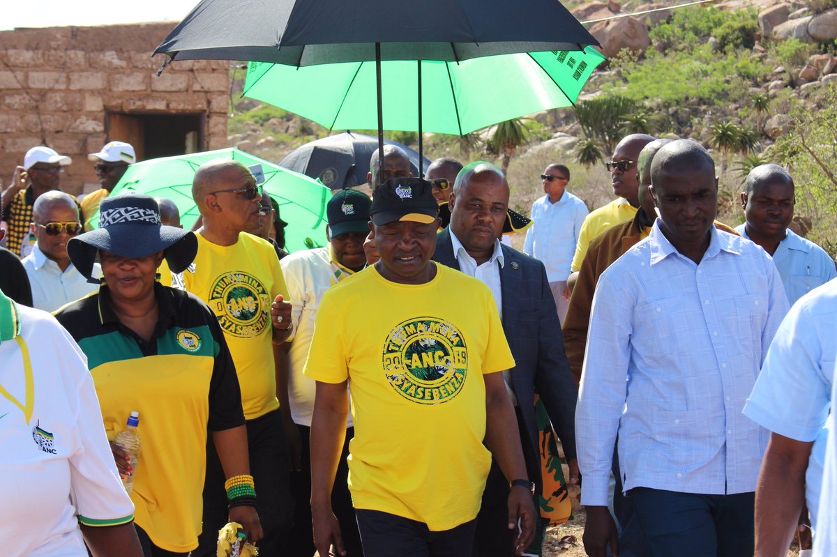 MYANC's tweet photo. #ANCDP together with NEC members comrades: Somlomo Pule Mabe, Candith Mashego-Dlamini, Sindi Chikunga and Pinkie Moloi as well as the Provincial and Regional Leaders on a #ThumaMina trial & leading a door to door campaign in the Peter Mokaba Region - Limpopo Province. https://t.co/mSAQinj5Xt