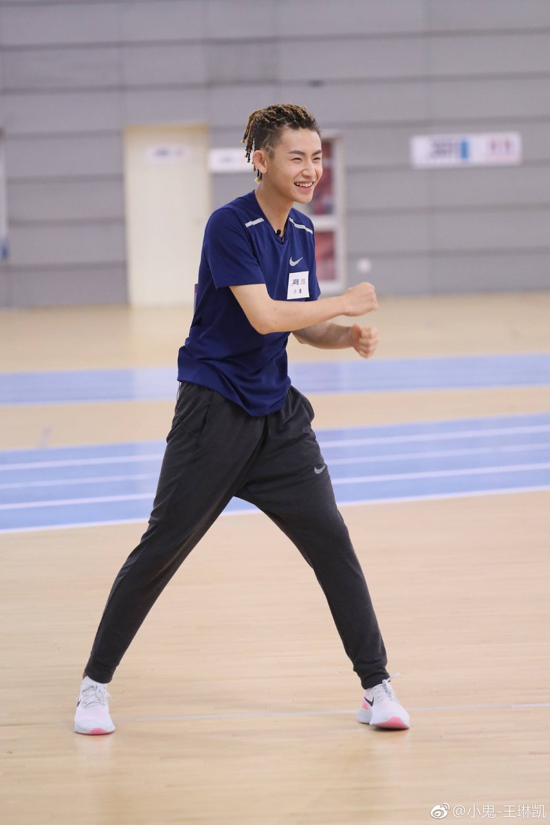 XiaoguiTH's tweet photo. 18.11.10 🏃🏻‍♂️
XIAOGUI Weibo Update |

สวัสดีครับทุกคน ผมคือนักกีฬา Super nova หวังหลินข่าย ผมได้เหรียญทองในรายการแข่งขันวิ่ง 150 เมตรชาย ของ Super nova games ผมได้ใช้แรงกายในการที่จะเอาชนะ การแข่งขันอาทิตย์นี้ที่ 腾讯视频 ผมถึงที่งานแล้ว เชียร์ผมด้วยนะครับ แล้วเจอกัน !

#XiaoGui 💛 https://t.co/1LJ8jXCruU