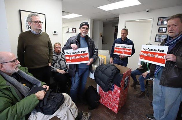 Senate adjourns vote on Canada Post back-to-work bill until Monday bit.ly/2AjwPAj https://t.co/PrCmOprC5Z