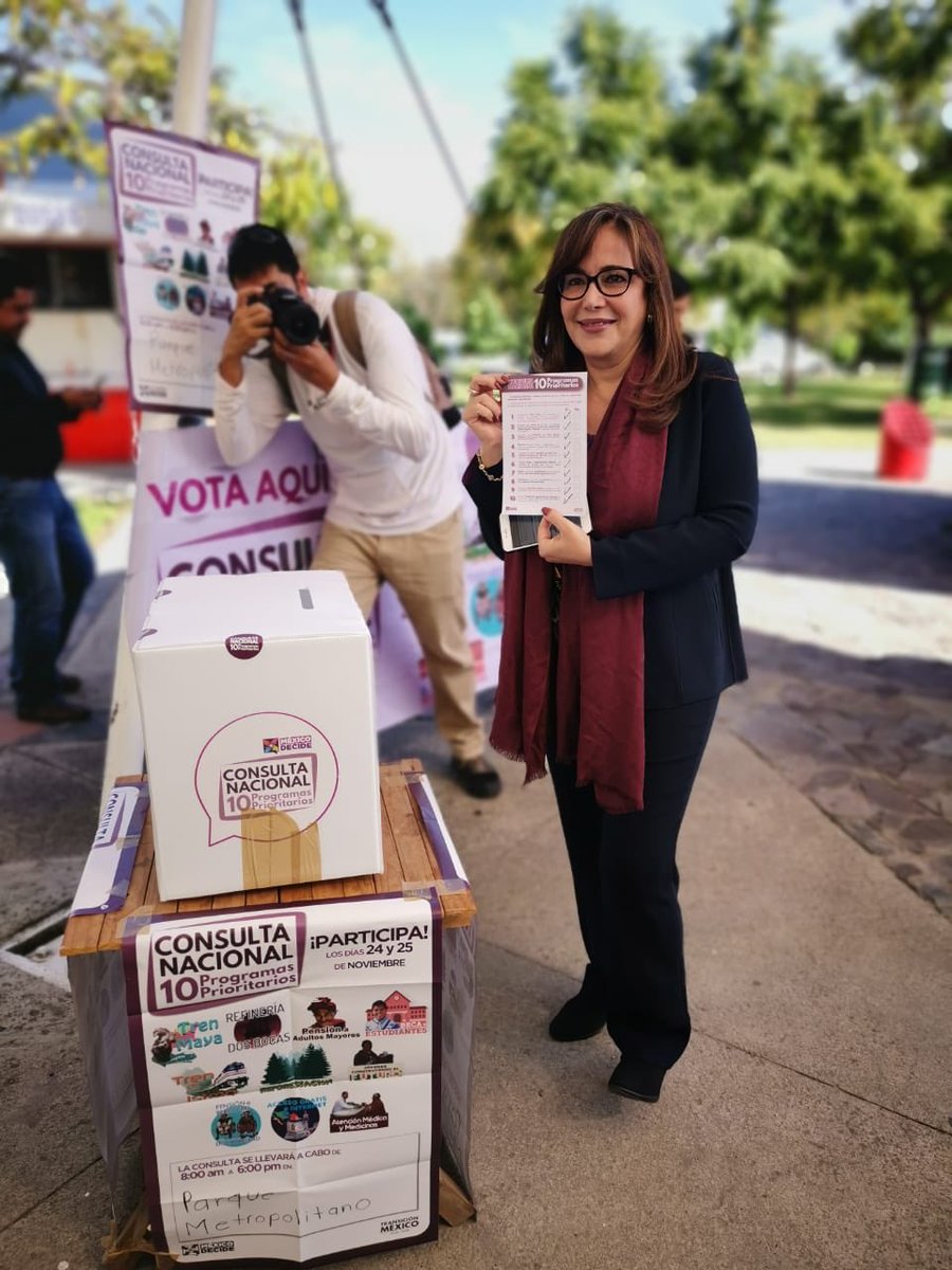 yeidckol's tweet photo. Gratificante poder participar y ser tomados en cuenta para las grandes obras de infraestructura y los programas sociales.
México ya cambió. Con @lopezobrador_ 
Juntos estamos haciendo historia.
@yeidckol https://t.co/kLxAJPyWc1