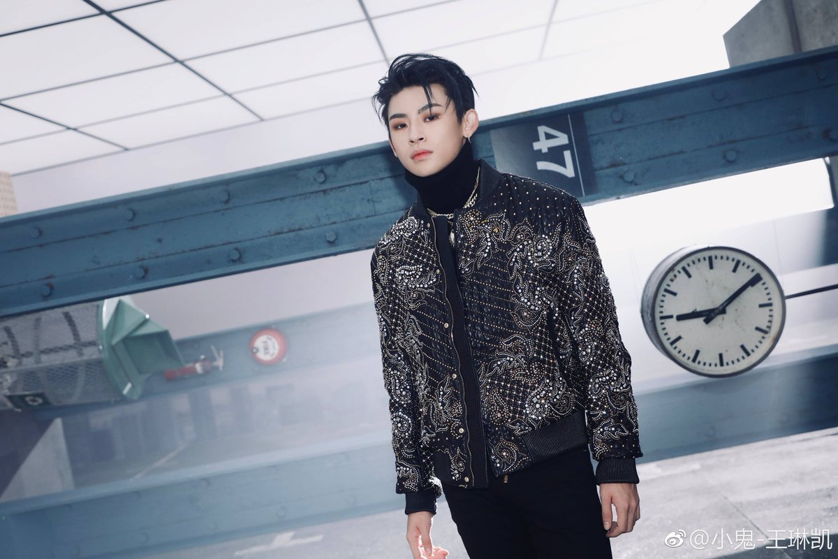 XiaoguiTH's tweet photo. 18.11.16 👦🏻
XIAOGUI Weibo Update |

#NINEPERCENT I NEED A DOCTOR อารมณ์กำลังกระโดดเต้นเพราะคุณ to the nines!

ลุคใหม่และเพลงใหม่น้องหล่อมากเลยค่ะ 🤩

#XiaoGui #NINEPERCENT
#王琳凯 #LilGhost #เสียวกุ่ย https://t.co/7oTUH0YC1Z