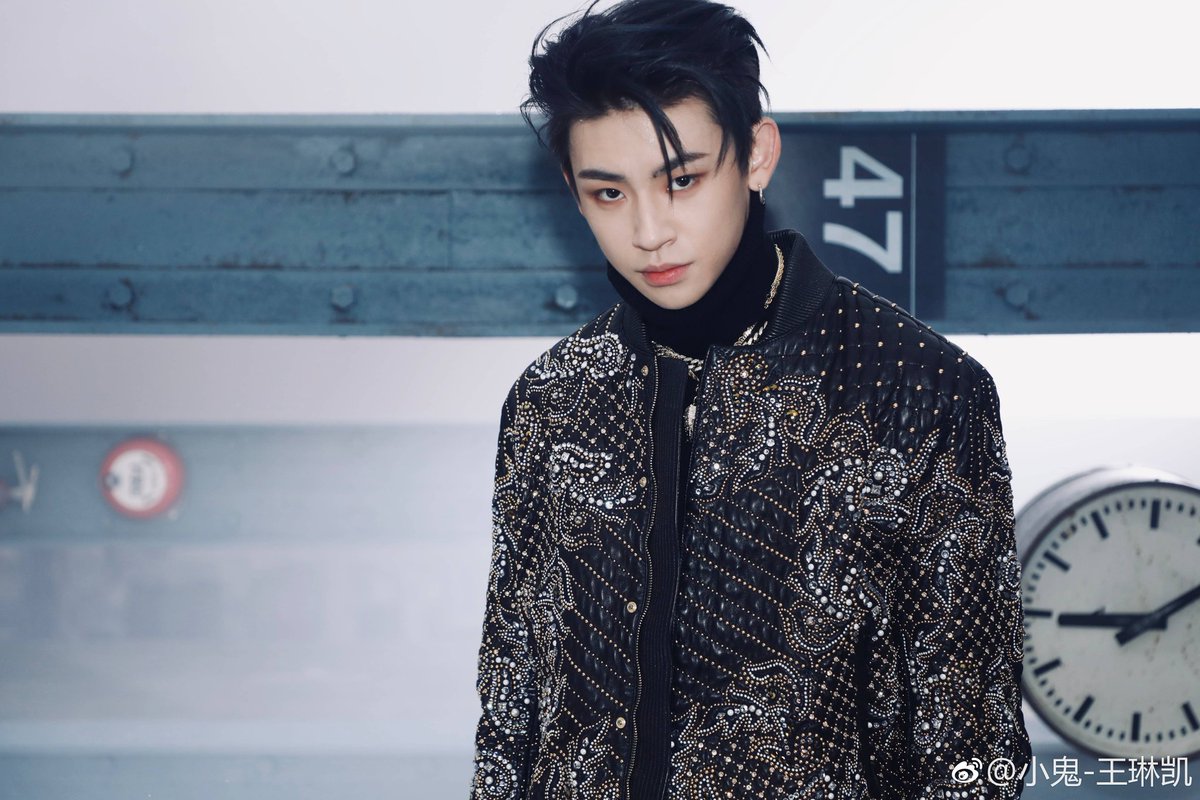 XiaoguiTH's tweet photo. 18.11.16 👦🏻
XIAOGUI Weibo Update |

#NINEPERCENT I NEED A DOCTOR อารมณ์กำลังกระโดดเต้นเพราะคุณ to the nines!

ลุคใหม่และเพลงใหม่น้องหล่อมากเลยค่ะ 🤩

#XiaoGui #NINEPERCENT
#王琳凯 #LilGhost #เสียวกุ่ย https://t.co/7oTUH0YC1Z