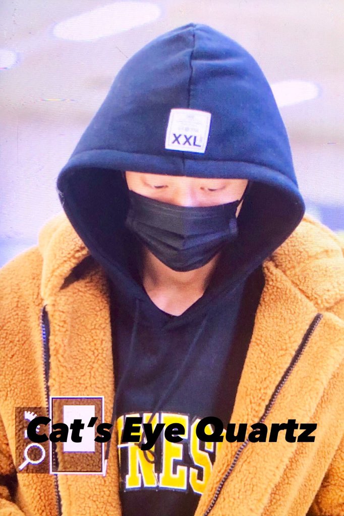 catseyequart2's tweet photo. 181125 무사 도착!! 조심히 가용👋🏻
#남주혁 #NAMJOOHYUK #南柱赫 #ナムジュヒョク https://t.co/63vEkTyYOD
