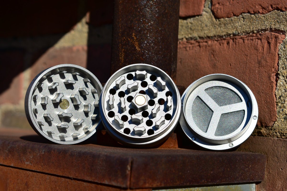 UnitedMachining's tweet photo. 1 day left! On sale for $65. https://t.co/UYbglA3NpU 
.
.
.
.
#stonerstuff #ShopSmall #Weed #weedstagram #Marijuana #CannabisCommunity #cannabis #SundayMorning #StonerNation #Hemp #grinder #herbgrinder #shiny #steel #cnc #machinist #magnet #kief #joint #bongs #smokeup #grind #up https://t.co/Zty6IxXAFs