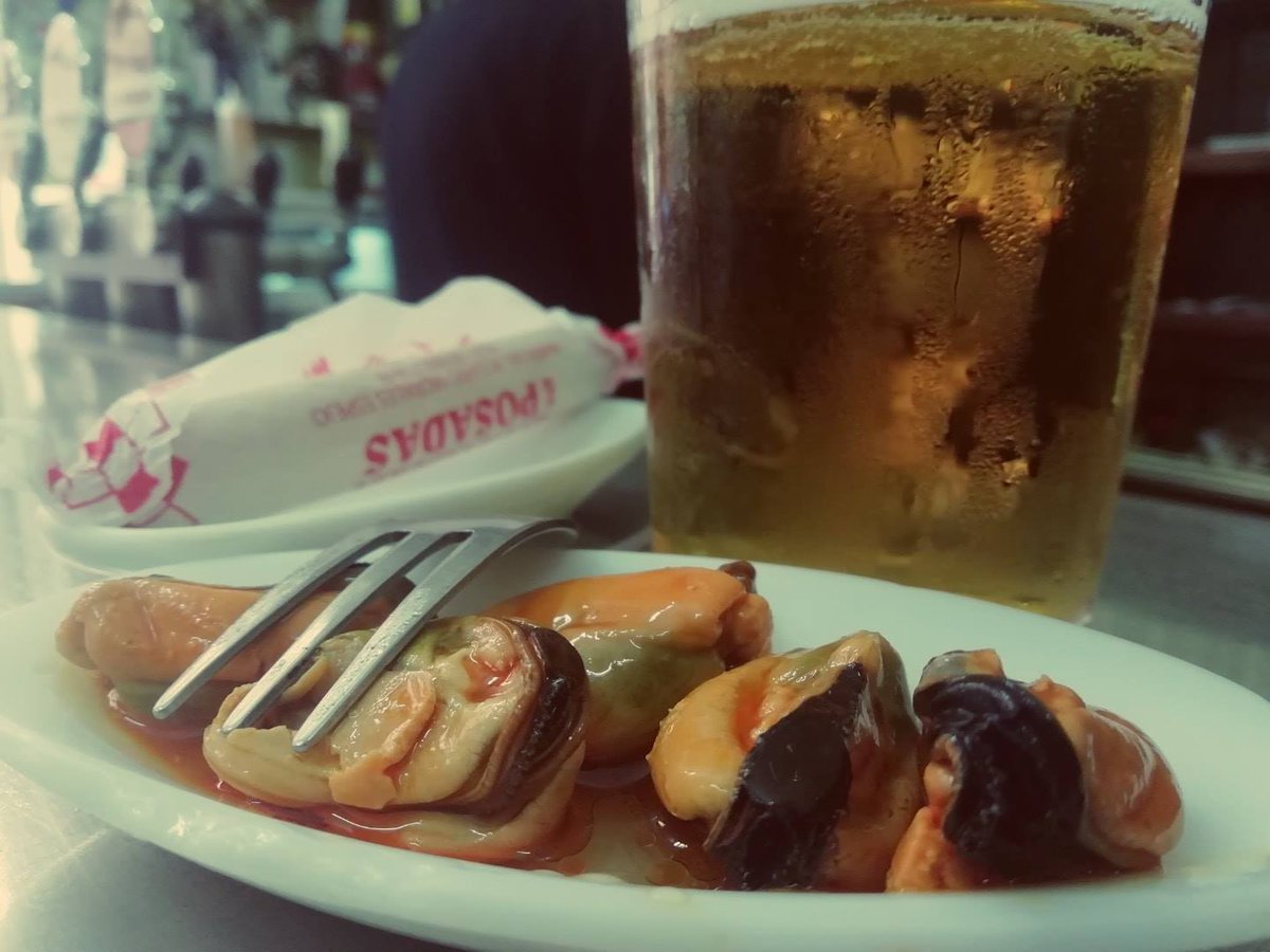 elabuelo_perez's tweet photo. Buenas tardes twitter@s,desde ayer estuve sin internet, pero ya estoy aquí para desearos un bello domingo, y lo disfrutéis como yo,pase una buena mañana, paseíto y unas cervezas con tapas, pasarlo bien chic@s.😉👌🏼😋👍🏼😏🍷🍺🙋🏼‍♂️ https://t.co/UhBvJ948ie