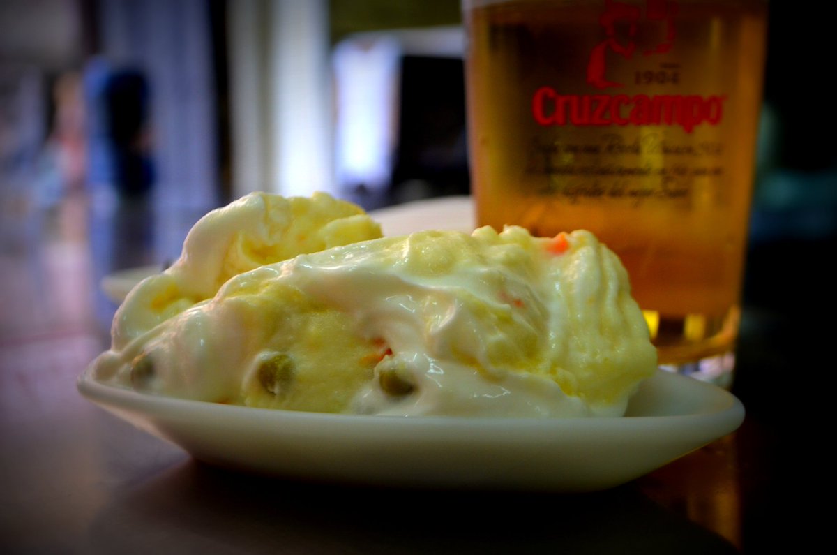 elabuelo_perez's tweet photo. Buenas tardes twitter@s,desde ayer estuve sin internet, pero ya estoy aquí para desearos un bello domingo, y lo disfrutéis como yo,pase una buena mañana, paseíto y unas cervezas con tapas, pasarlo bien chic@s.😉👌🏼😋👍🏼😏🍷🍺🙋🏼‍♂️ https://t.co/UhBvJ948ie