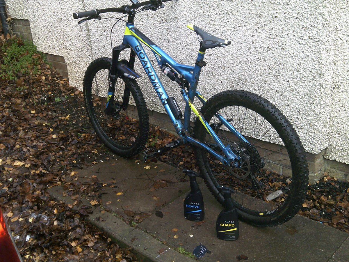 HardieMtb's tweet photo. @Flaercycle keeping us clean and shinny #RevoRevive #RevoGuard #nothingcomesclose #proffesionalcleaner #proffesionalprotection #showroomnew #ProffesionalPerfection #FlaerBetaTester https://t.co/OcB0HlSQ6k