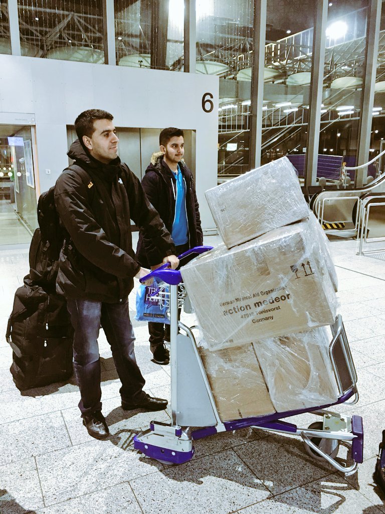 MAMOGermany's tweet photo. Next mission: In gemeinsamer Hilfsaktion mit Humanity First sind unsere Ärzte Wjahat und Awais nach São Tomé und Príncipe geflogen. Gewappnet mit Elan und Medikamentenpaketen fand gestern früh der Takeoff von Ffm statt. Viel Erfolg und Hut ab. Weiteres folgt. @AhmadiyyaDE https://t.co/eokUlLyt57