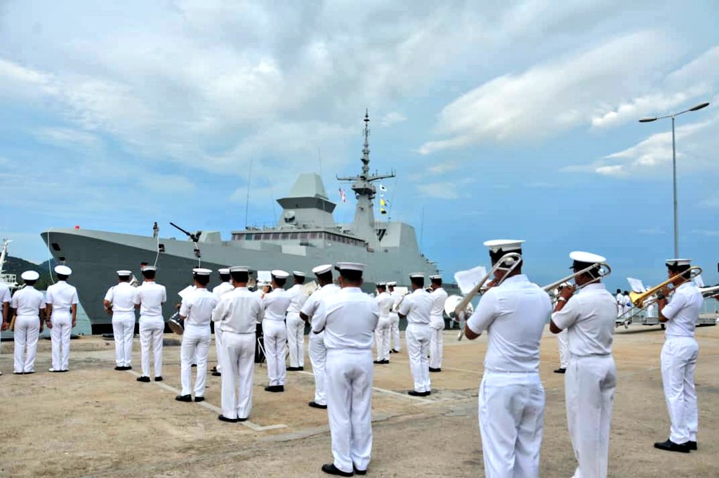 KdLekiuFrigate's tweet photo. The arrival of RSS TENACIOUS, RSS FREEDOM and RSS VIGILANCE marks yet another milestone in our diplomatic ties! Strengthening bonds and understanding in another episode of EX MALAPURA.
@tldm_rasmi
@MPA_Barat
@mindefsg
@RickySuhaimi
#BeatYesterday
#MALAPURA2018 https://t.co/n8Jx00D7q8