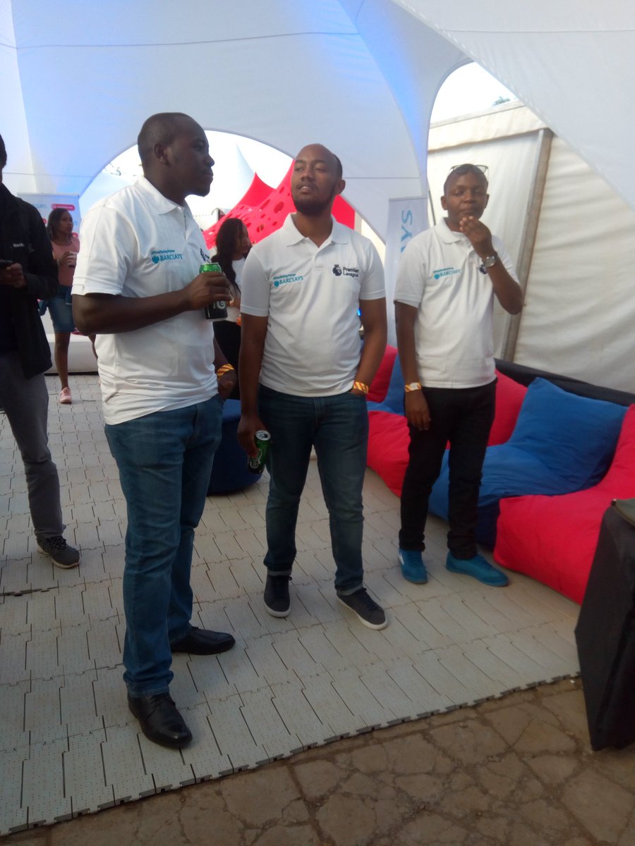 Alusa__'s tweet photo. . @Barclays_Kenya is here too! #SuperfansUnited #RobbieInKenya https://t.co/ZUxp4SUkJx
