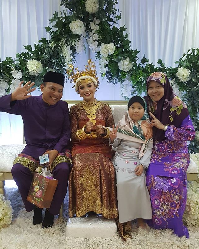 mamanhs's tweet photo. Congratz to @nhmzh__ 
#newlyweds #1stcousin #latepost✌ #alliyaahumaira https://t.co/qXCscBMYvb https://t.co/5R5ow7XNLD