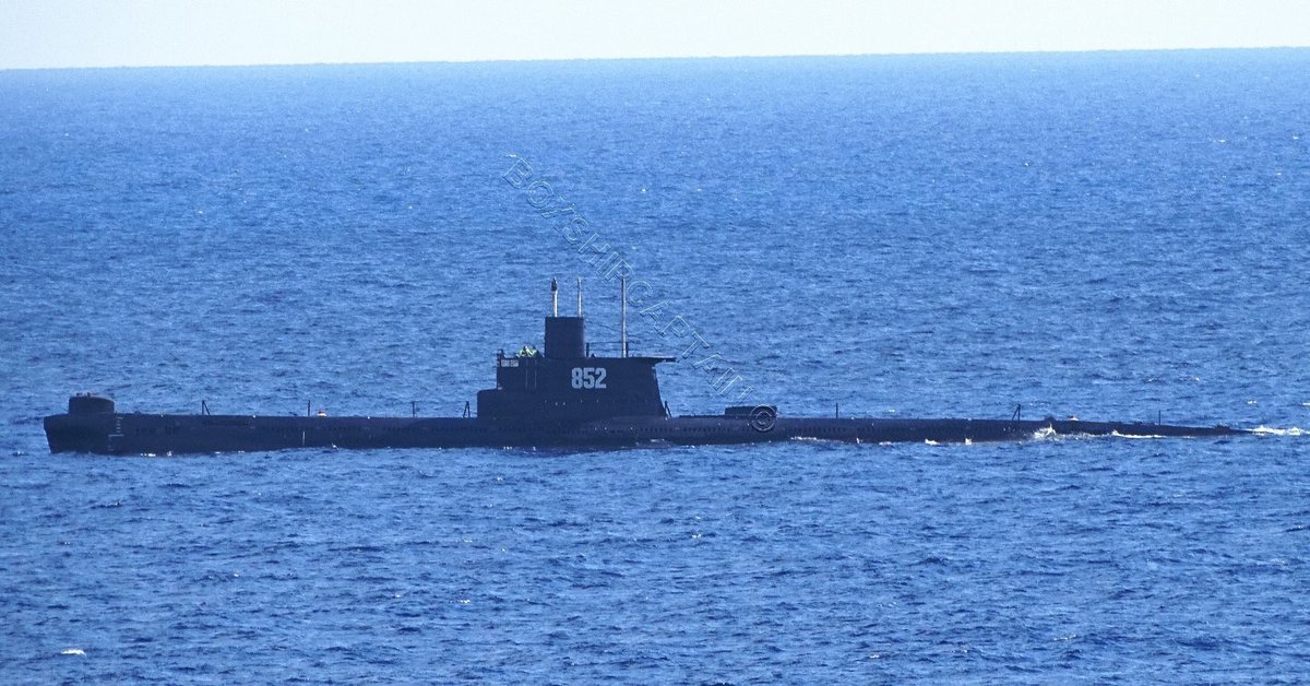 mahmouedgamal44's tweet photo. In rare appearance, the Egyptian navy Type 033 (Romeo) class submarine spotted patrolling at East Med. area
Notice that Romeo class submarines were modernized & upgraded in 1988 with a new FCS,new sonars,UGM-84 #Harpoon missiles and #Mk37 torpedoes.
Photos by: @boxshipcaptain https://t.co/bBJydhg4og