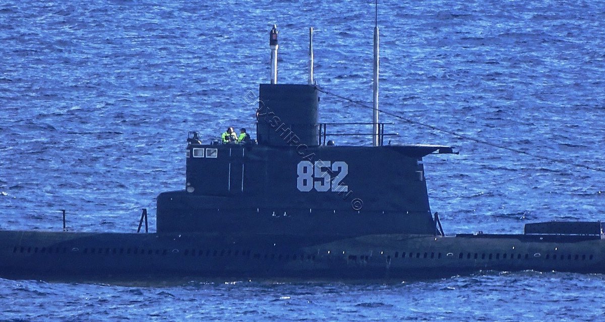 mahmouedgamal44's tweet photo. In rare appearance, the Egyptian navy Type 033 (Romeo) class submarine spotted patrolling at East Med. area
Notice that Romeo class submarines were modernized & upgraded in 1988 with a new FCS,new sonars,UGM-84 #Harpoon missiles and #Mk37 torpedoes.
Photos by: @boxshipcaptain https://t.co/bBJydhg4og