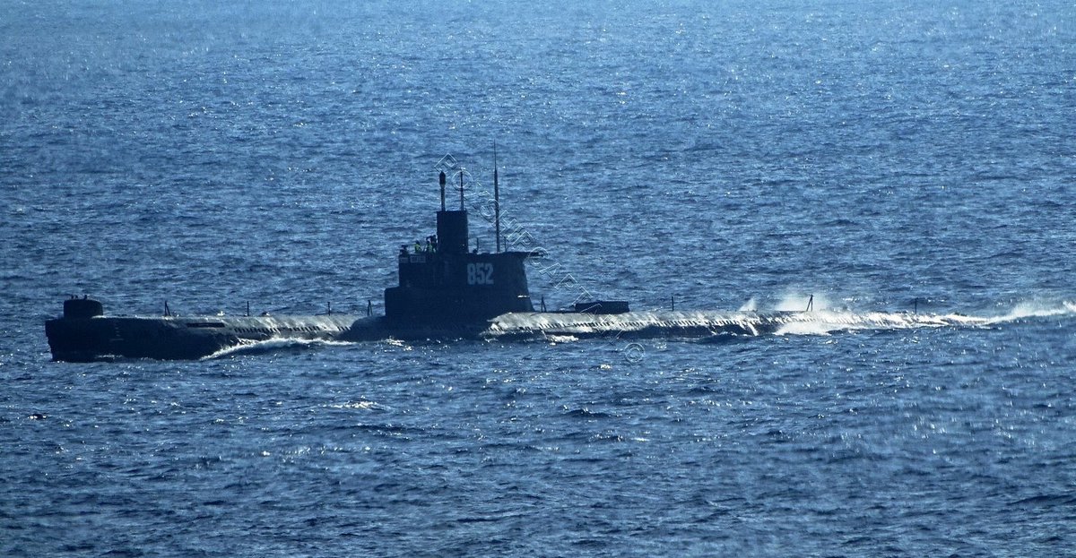 mahmouedgamal44's tweet photo. In rare appearance, the Egyptian navy Type 033 (Romeo) class submarine spotted patrolling at East Med. area
Notice that Romeo class submarines were modernized & upgraded in 1988 with a new FCS,new sonars,UGM-84 #Harpoon missiles and #Mk37 torpedoes.
Photos by: @boxshipcaptain https://t.co/bBJydhg4og