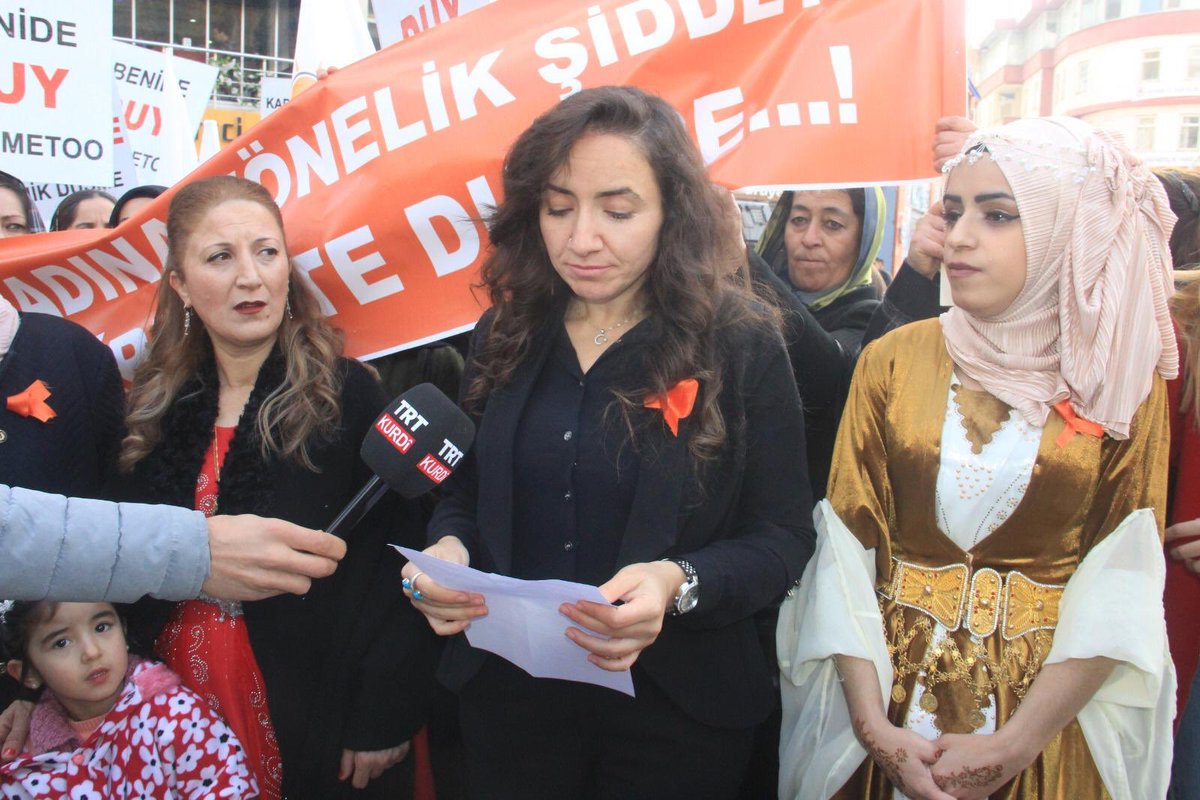 Akkadin_Hakkari's tweet photo. Ak Parti Hakkâri İl Kadın Kolları olarak 
25 Kasım Kadına Yönelik Şiddete Karşı Uluslararası Mücadele ve Dayanışma Günü dolayısıyla 81 İl ile eşzamanlı farkındalık yürüyüşümüzü gerçekleştirdik. #TuruncuÇizgimiz https://t.co/DqiC0YNyfG