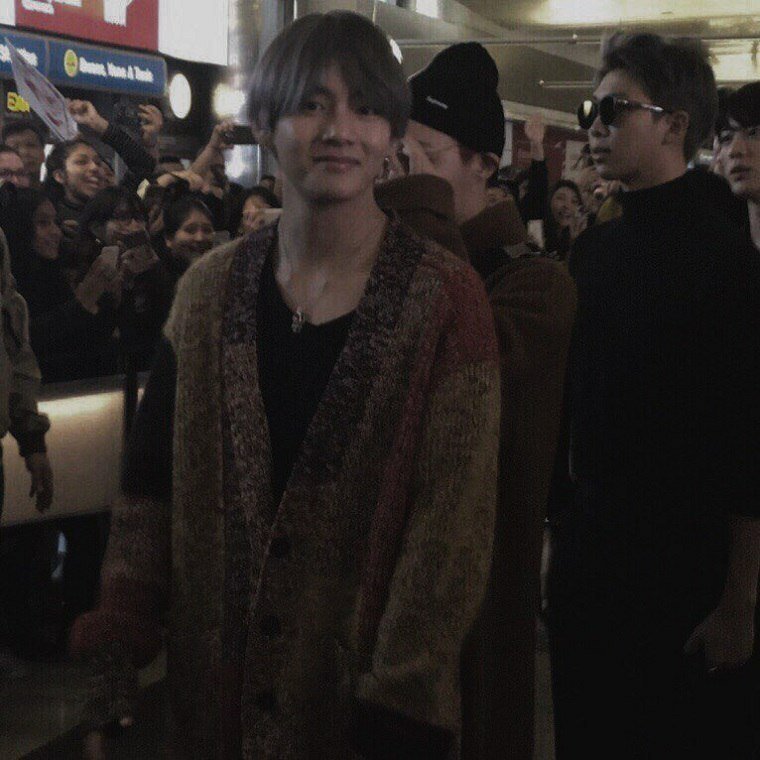 daeguprincefics's tweet photo. taegi au where yoongi is a famous pianist and taehyung is an aspiring writer
"play it again, yoongi."
"tae, this is the third time today."
"i know but i just love to hear you. it inspires me."
#taegiweek18 #taegiau https://t.co/9Fwc885M6U