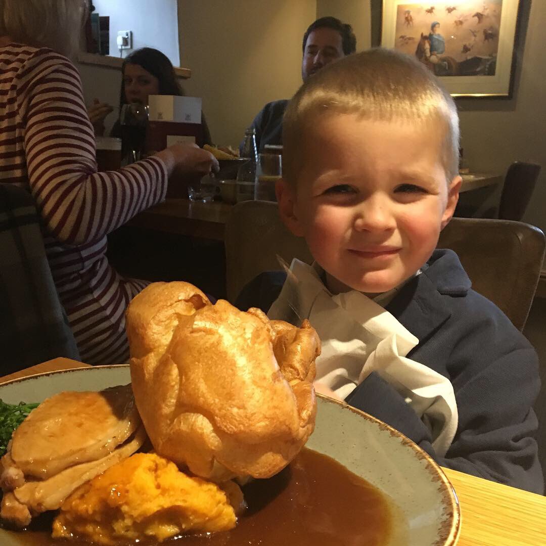 If you happen to be passing Chesterfield and need a #sundaydinner I’d thoroughly recommend the amazing <a href="/DevArmsPilsley/">Devonshire Arms at Pilsley</a> for both adults and children! The biggest Yorkshire puds I’ve ever seen! #Sunday #SundayRoast #pilsley #Derbyshire #familymeal #roast #mealsout