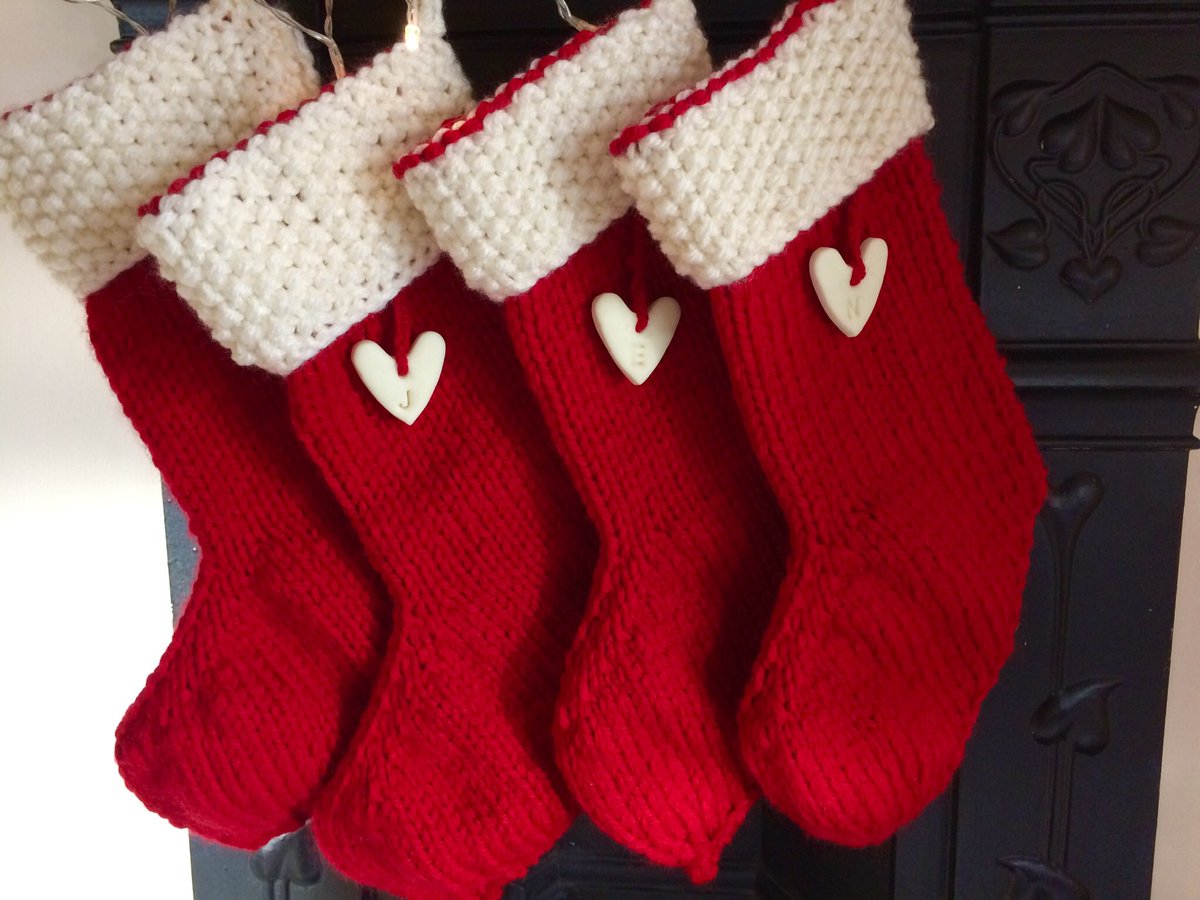 Christmas is coming, and these are going..... fast! #HandmadeHour etsy.com/BringMeSunshin…