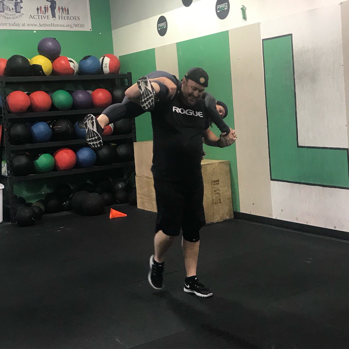 apcamby's tweet image. Yay final round!! 🤪👍🏼#sundayfunday #9rounds #herowodsunday #crossfit #crossfitcouple #loveit #funtimes #crossfitloop @apcamby2