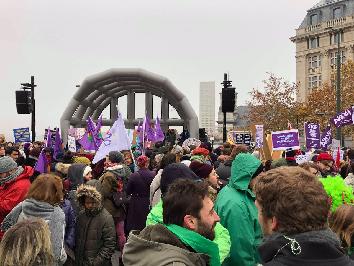 CSCMsll's tweet photo. La #CSC Mons-La Louvière à Bruxelles aujourd’hui pour dire #StopAuxViolencesFaitesAuxFemmes ! #Mirabal #LaCSC https://t.co/8w36MSEBke