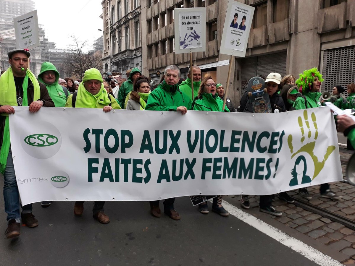 CSCMsll's tweet photo. La #CSC Mons-La Louvière à Bruxelles aujourd’hui pour dire #StopAuxViolencesFaitesAuxFemmes ! #Mirabal #LaCSC https://t.co/8w36MSEBke