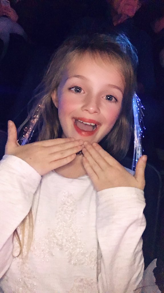 Lucyg2k3's tweet photo. 214 f7 sooo excited 😆😆😆 #hitsradiolive https://t.co/QJZFiZHRE2