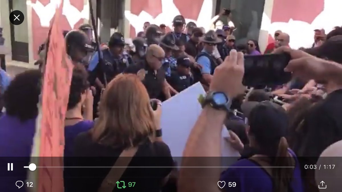 ¿Este no fue el Gobernador cuya policía le dio escolta al nieto del asesino de las Mirabal hace unas semanas? Aquí algo no cuadra 🤔
